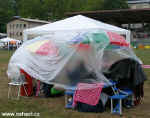 Ani deštníky, nepromokavé deky, stany či igelity nezabránily finální katastrofě!