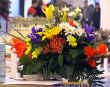 Na každém stolku zpříjemňovala práci rozhodčích krásná kytice.